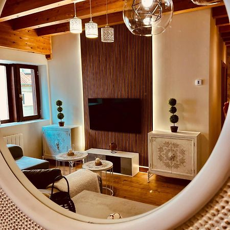 El Capricho De Claudia_ Apartamentos Burgos Catedral Zewnętrze zdjęcie