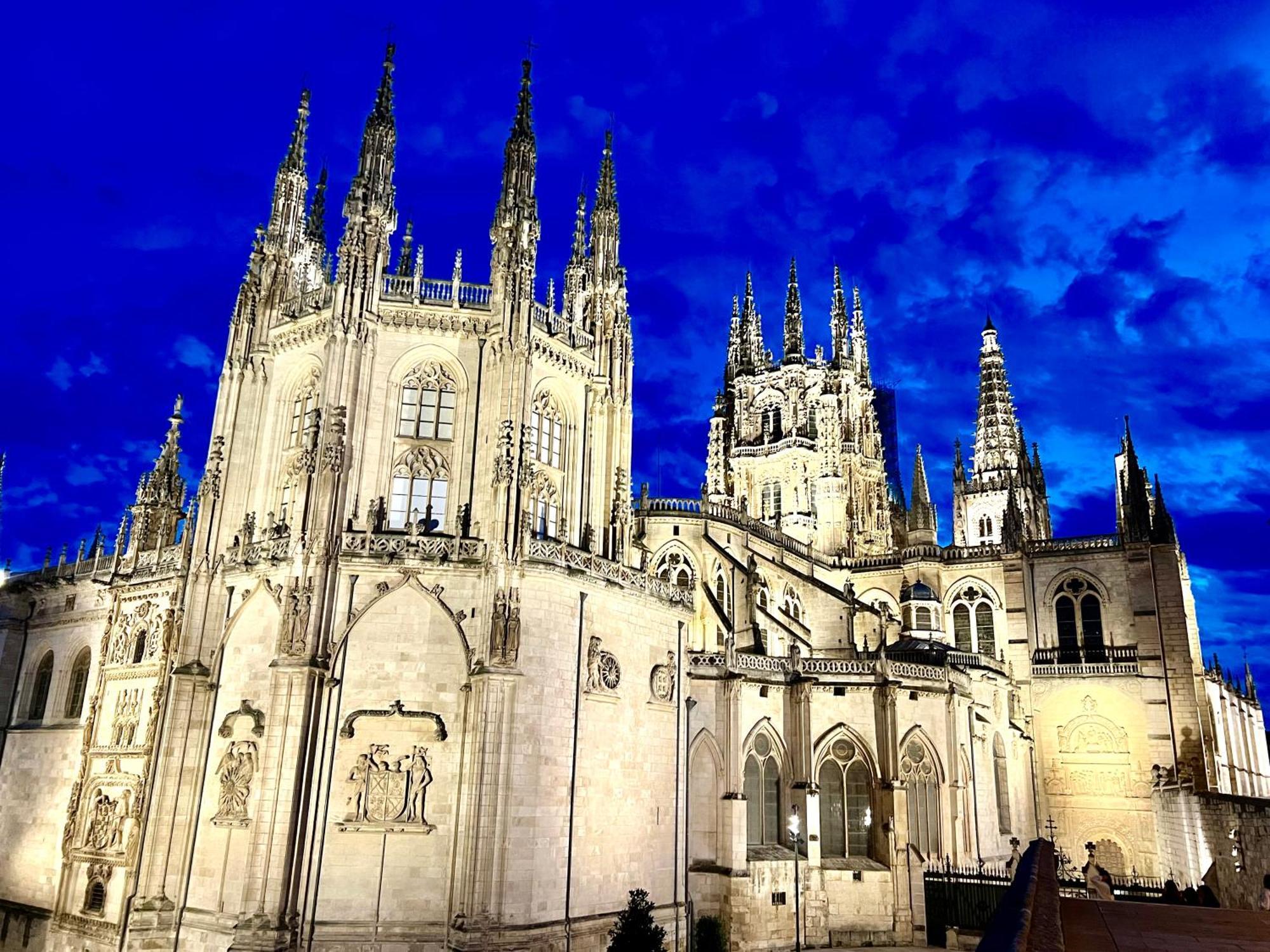 El Capricho De Claudia_ Apartamentos Burgos Catedral Zewnętrze zdjęcie