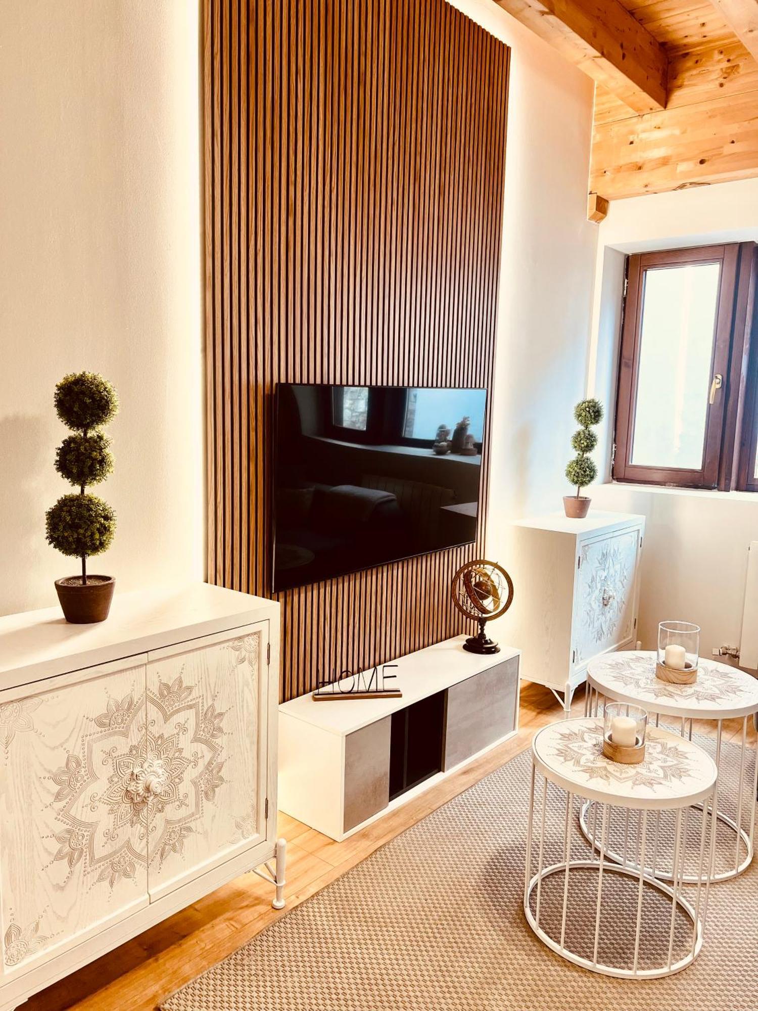 El Capricho De Claudia_ Apartamentos Burgos Catedral Zewnętrze zdjęcie